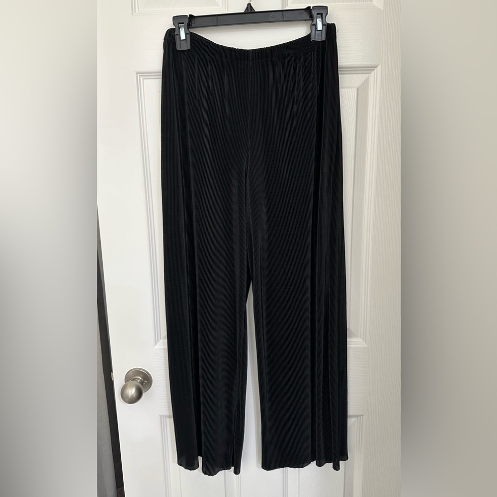 Excellent condition Zara black pleated pants